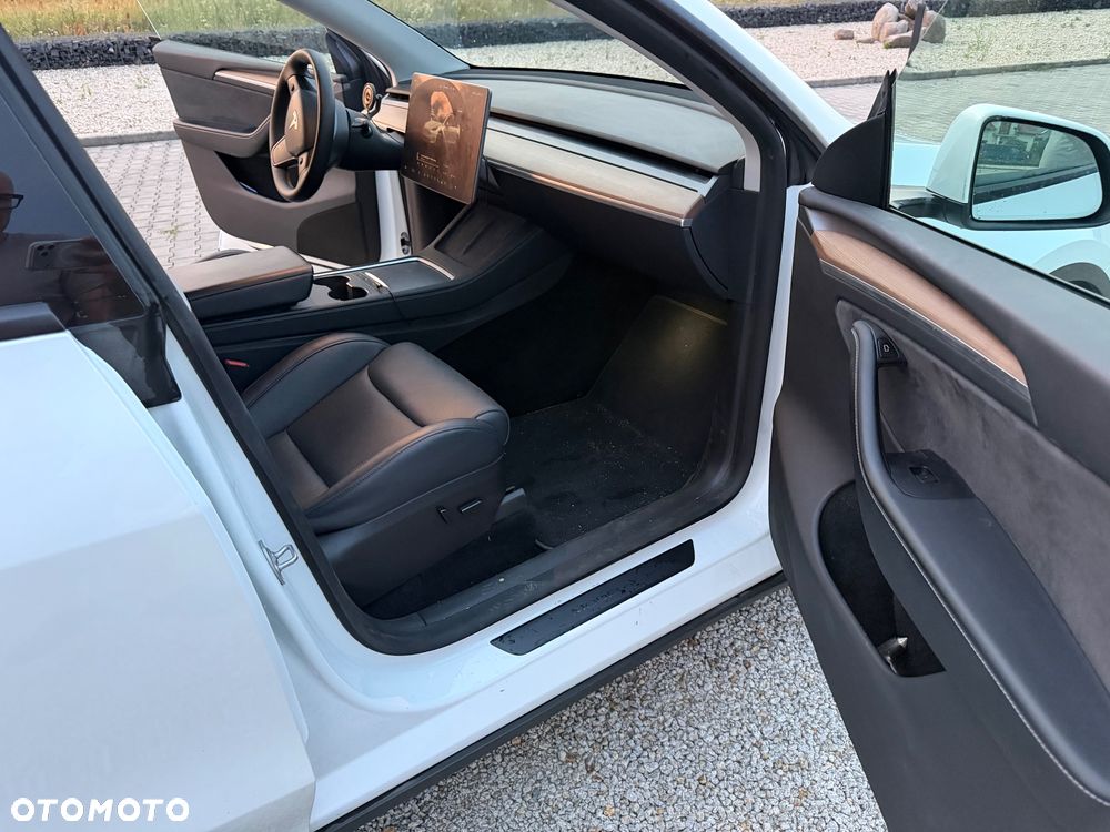 Tesla Model Y - 13