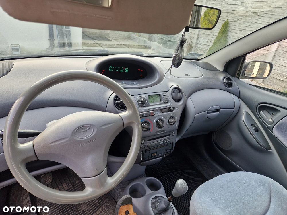 Toyota Yaris 1.0 Base - 5