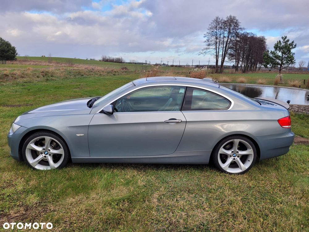 BMW Seria 3 325i Coupe - 14
