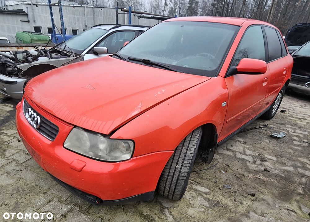 Audi A3 1,6 8 V  Benzyna 75 kW (kod lak . LY3F) pojazd na części: maska, zderzak, drzwi, szyby, lusterka, chłodnica.... - 2