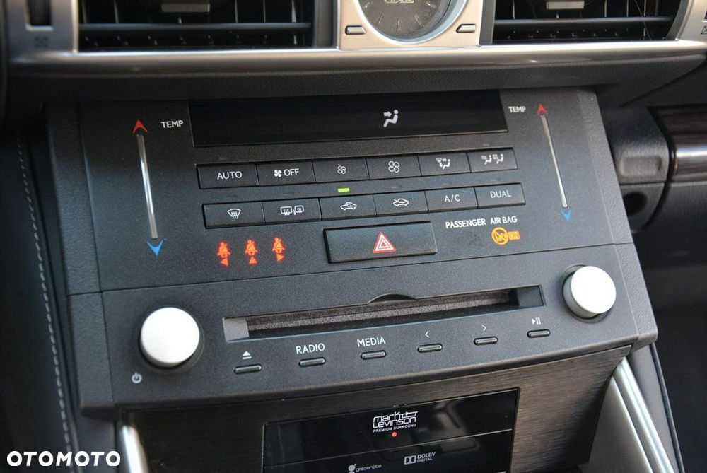 Lexus IS Luxury Line - 36