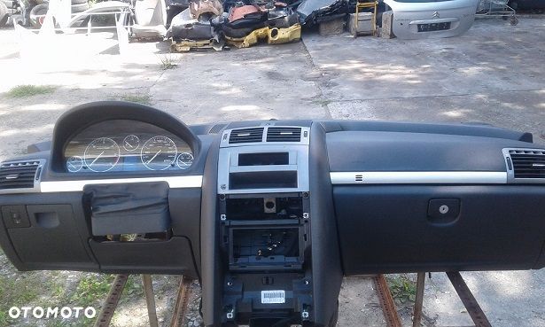 Deska rozdzielcza, konsola Peugeot 407 - 1