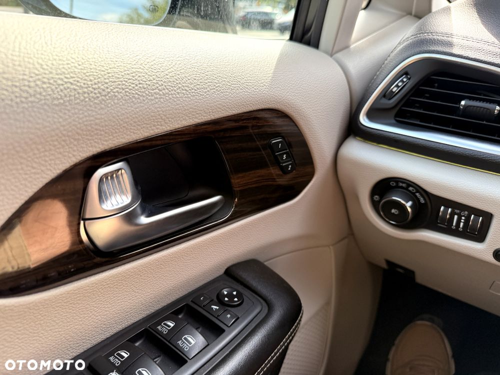 Chrysler Pacifica - 24
