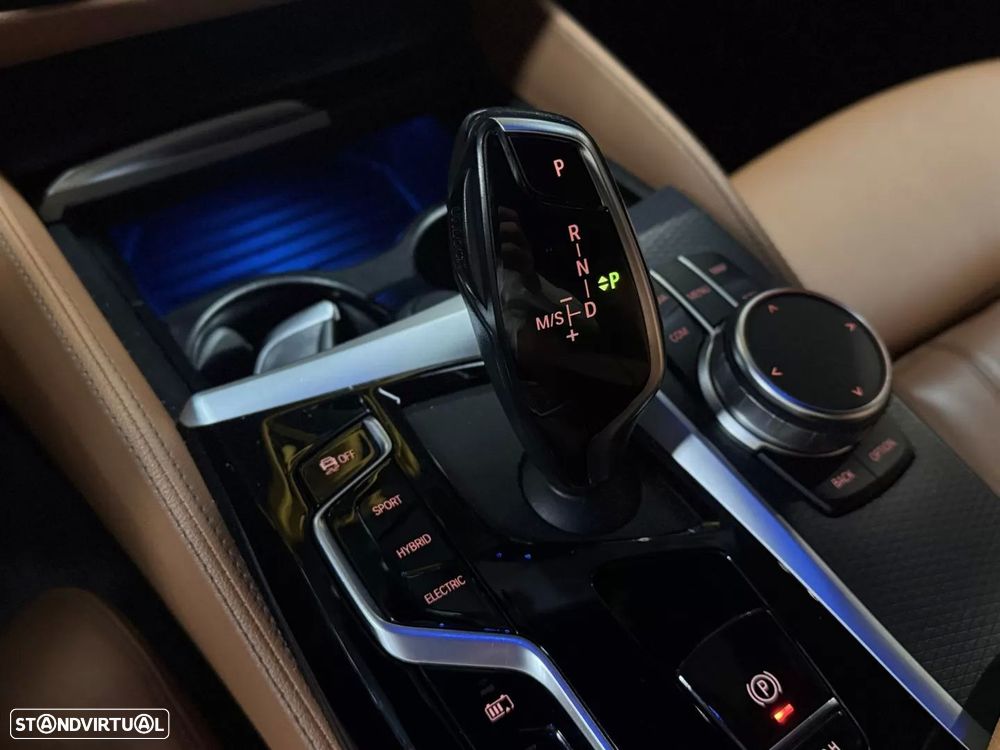 BMW 530 e Pack M - 18