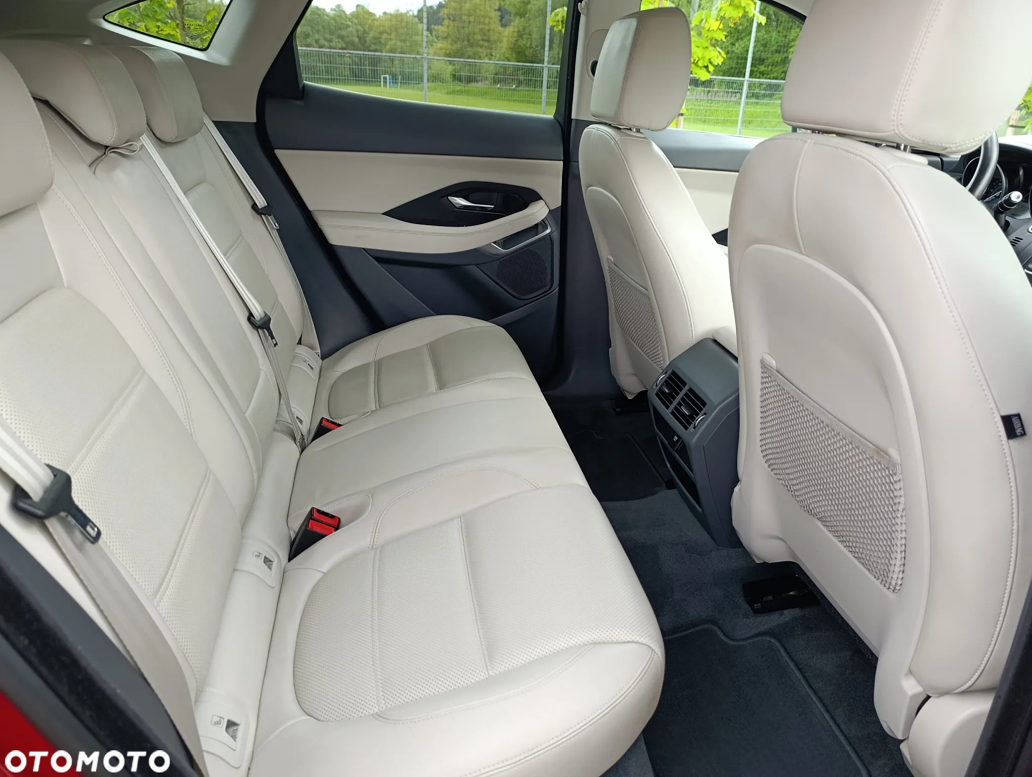 Jaguar E-Pace 2.0 i4P AWD R-Dynamic - 17