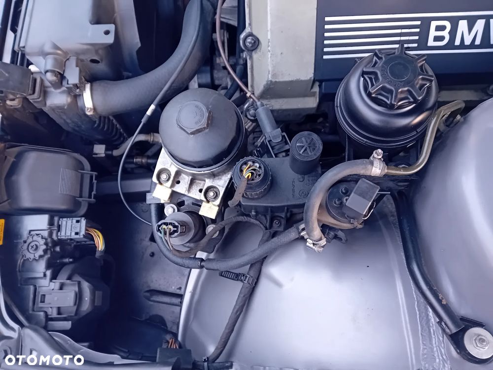 BMW Seria 7 740i V8 - 25