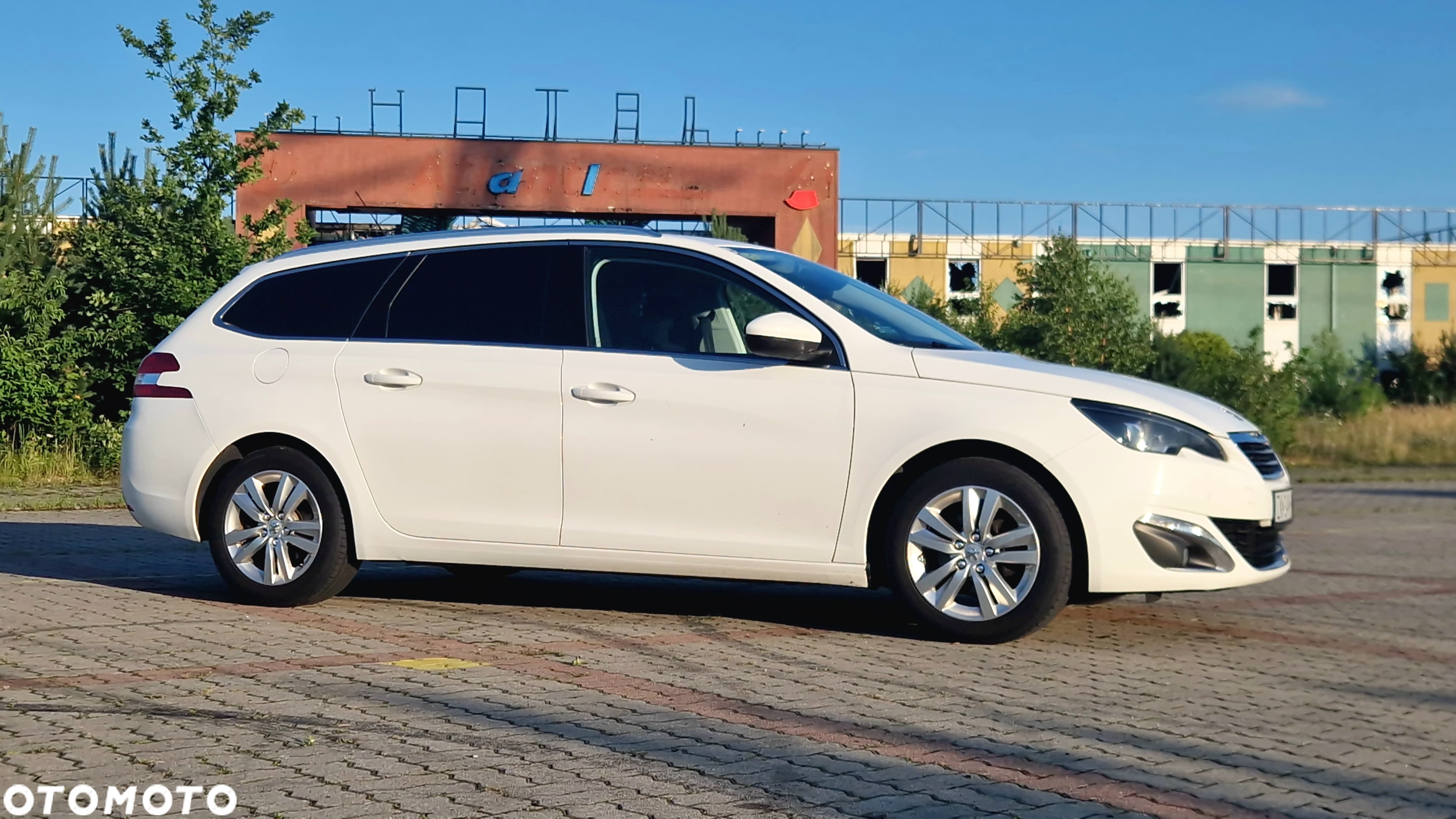 Peugeot 308 SW BlueHDi 120 Stop & Start Allure - 3