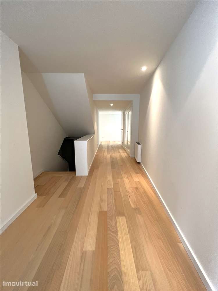 T4 duplex na Foz Velha c terraço - Grande imagem: 4/25