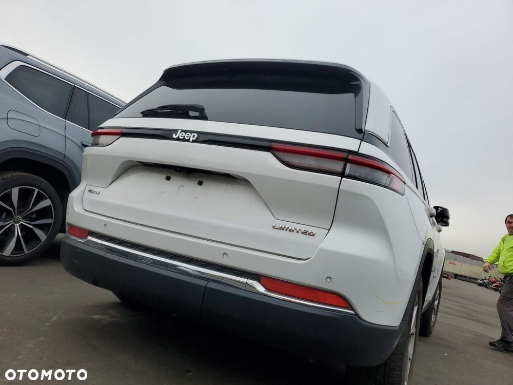Jeep Grand Cherokee - 33