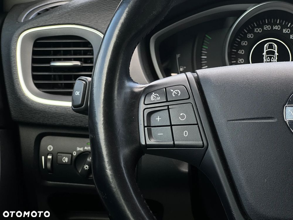 Volvo V40 - 18