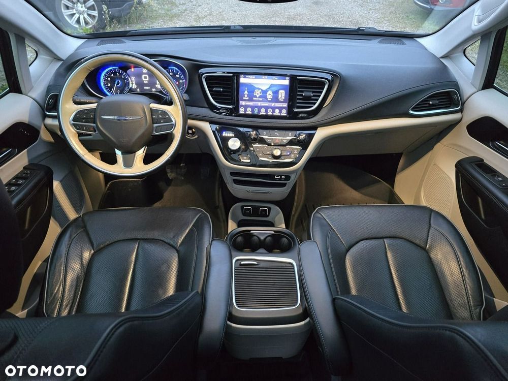 Chrysler Pacifica - 22