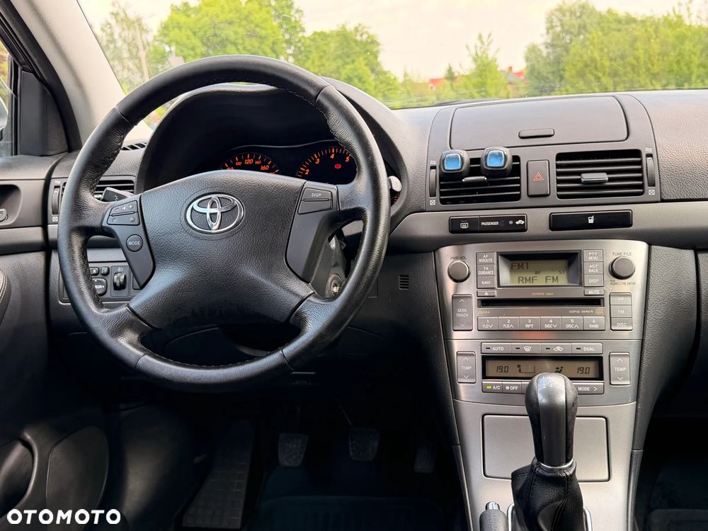 Toyota Avensis 1.8 VVT-i Luna - 9