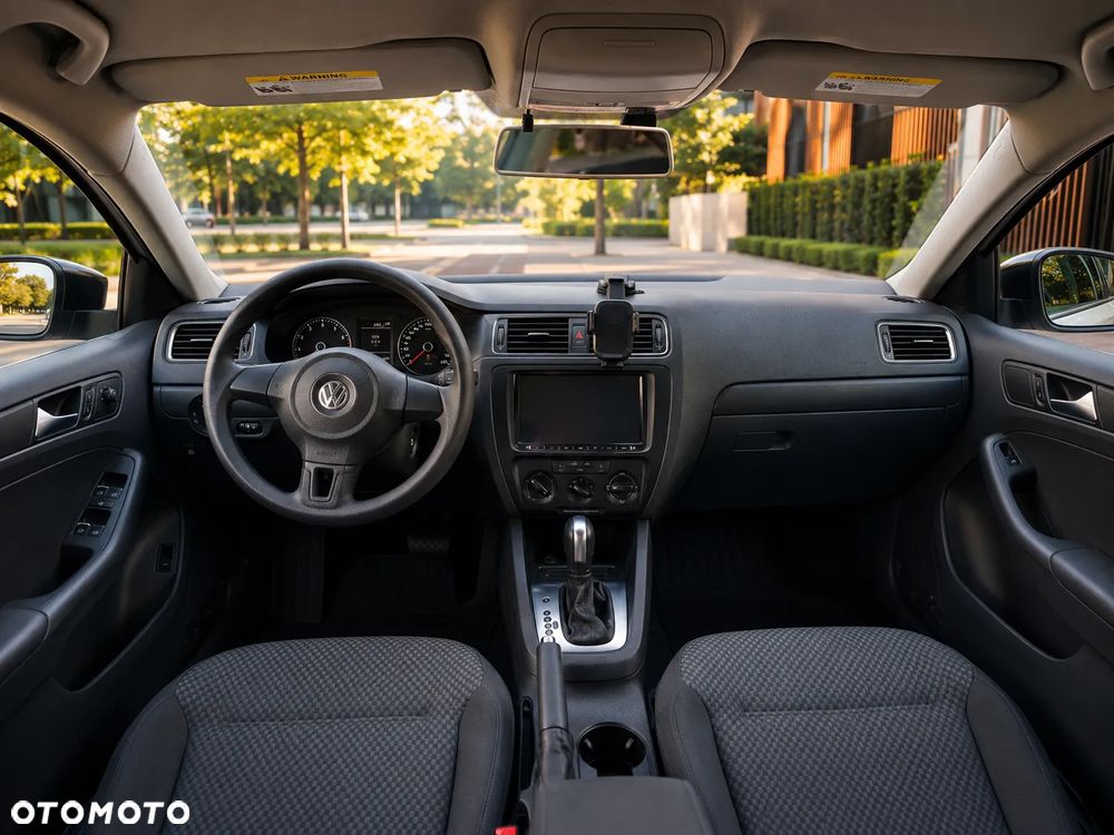 Volkswagen Jetta - 3
