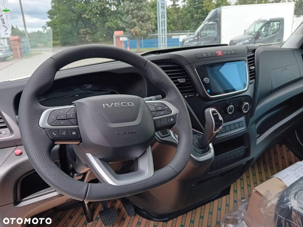 Iveco DAILY 50C18HA8Z 3.0 180KM Hi-Matic Kontener + Winda - 8