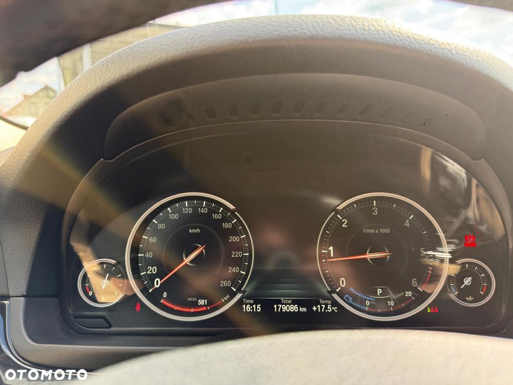 BMW Seria 5 520d xDrive - 23