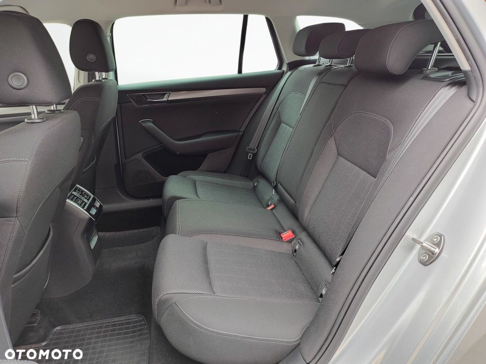 Skoda Superb 2.0 TDI SCR Style DSG - 22