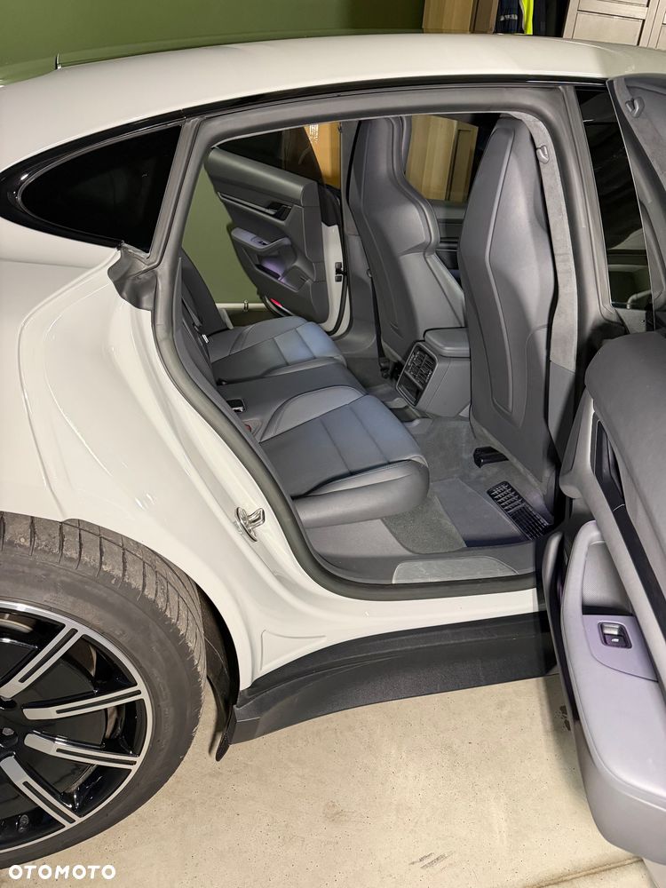 Porsche Taycan 4S Performance Plus - 15