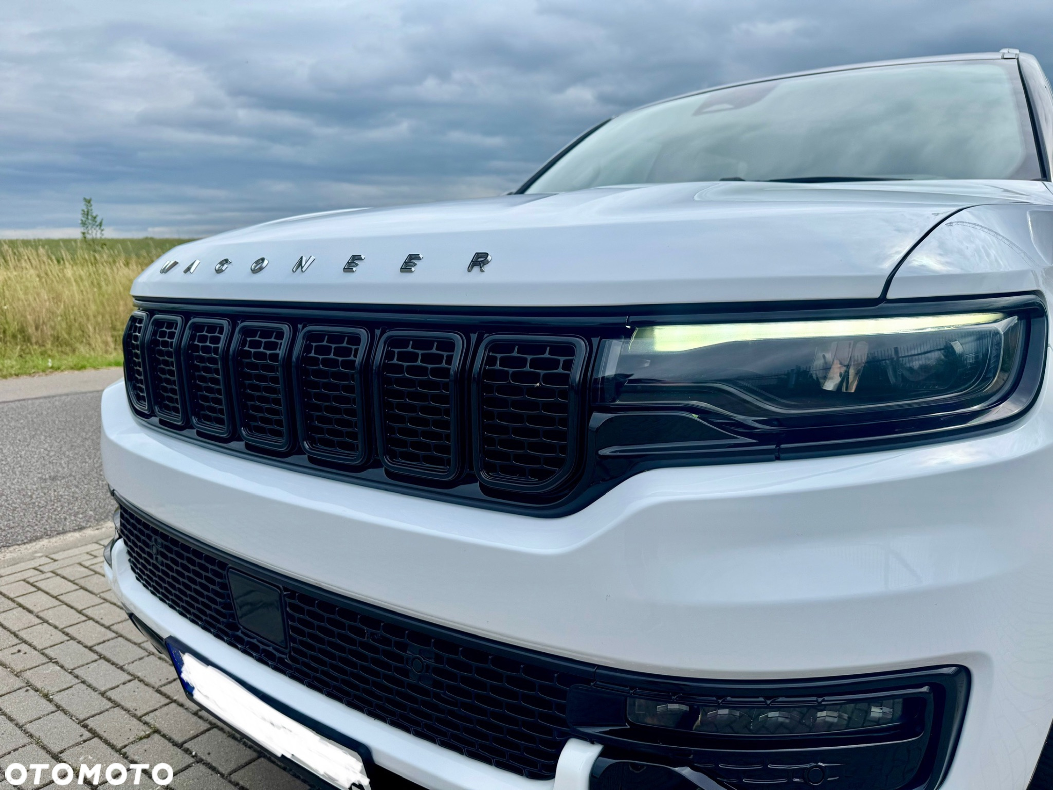 Jeep Wagoneer - 11