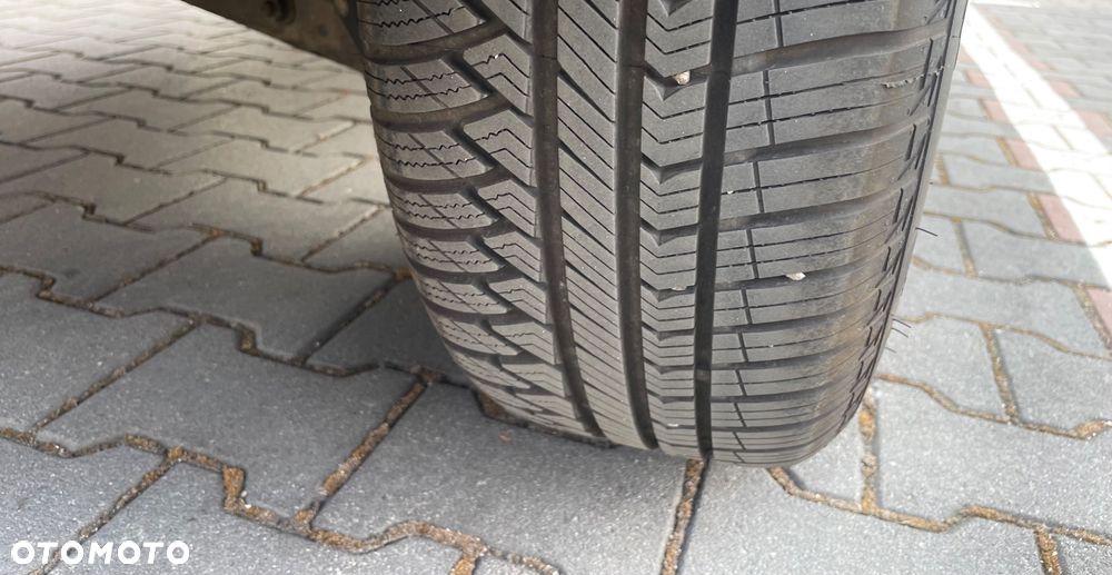 Nissan Qashqai 2.0 dCi 4 x 4 DPF tekna - 25