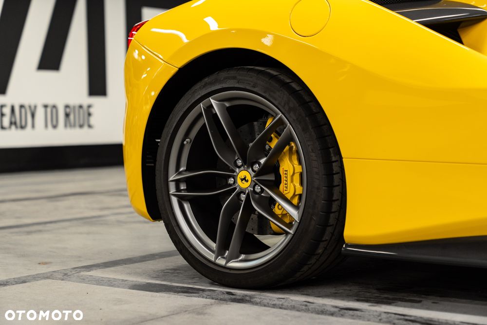 Ferrari 488 - 21