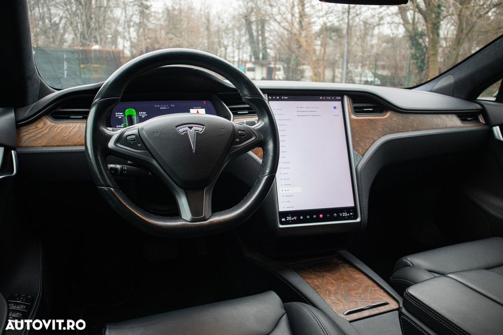 Tesla Model S - 25