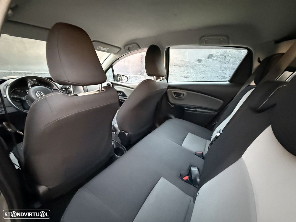 Toyota Yaris 1.5 HSD Comfort +P.Style+P.Techno - 11