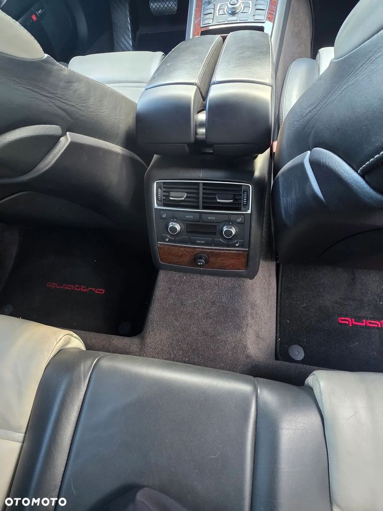 Audi A8 2010 photo 4