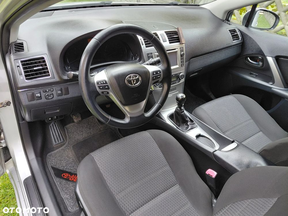 Toyota Avensis - 13