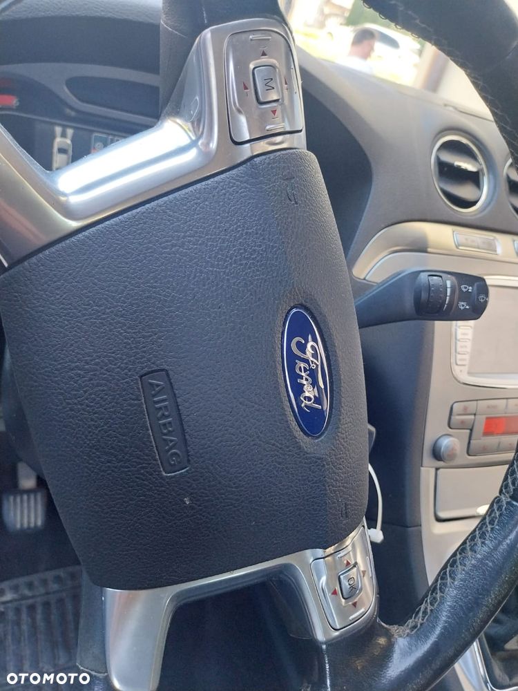 Ford S-Max - 24
