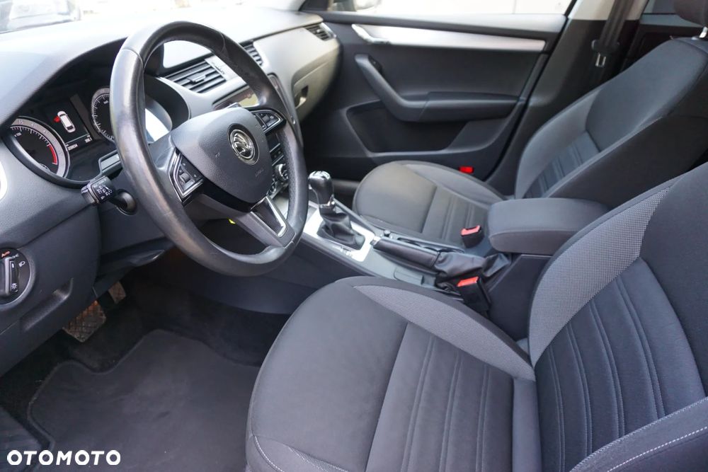 Skoda Octavia 1.6 TDI Ambition DSG - 8