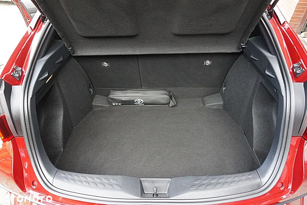 Toyota C-HR 1.2 Turbo Team Deutschland - 39