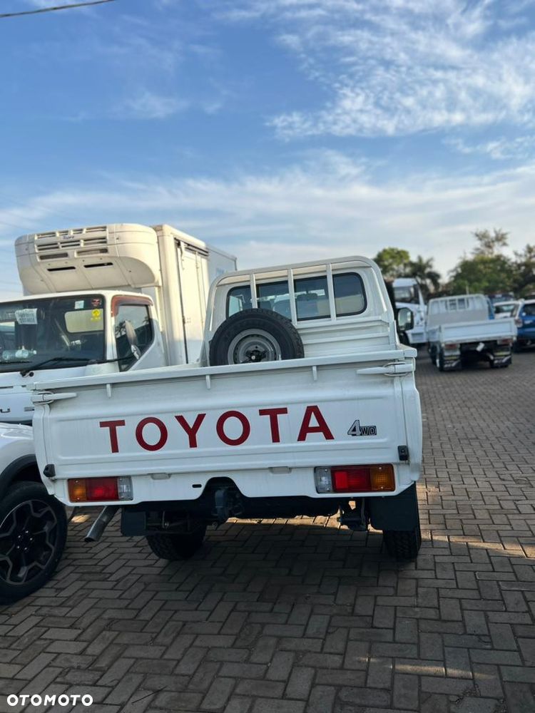 Toyota Land Cruiser - 10
