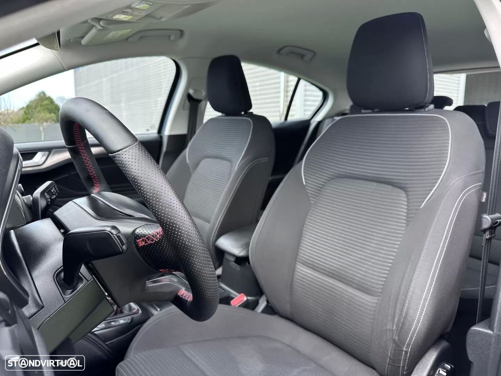 Ford Focus 1.0 EcoBoost S&S TITANIUM - 41