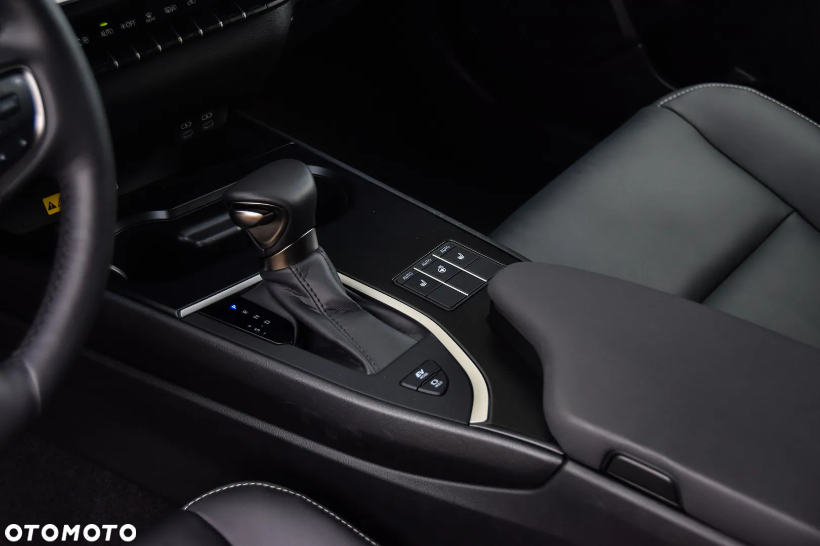 Lexus UX 250h GPF F Sport Design+ 2WD - 7