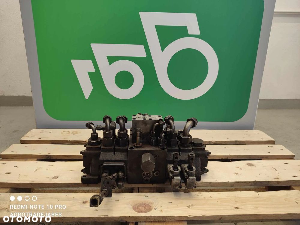 Rozdzielacz hydrauliczny Merlo Roto 40.18 - 2