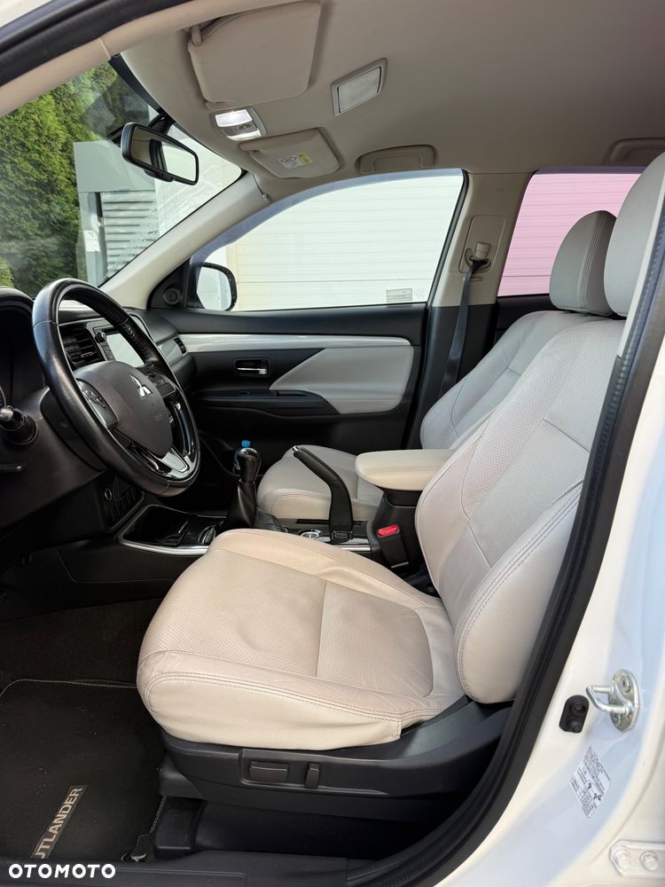 Mitsubishi Outlander - 27