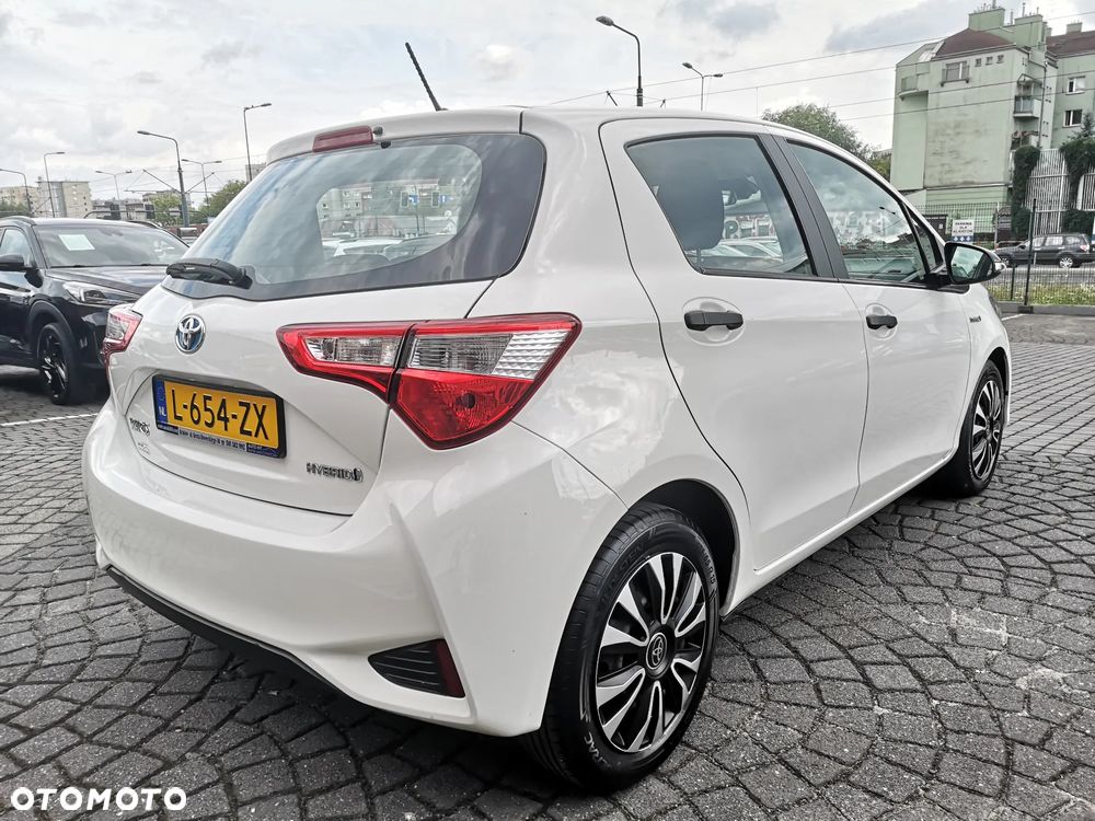Toyota Yaris Hybrid 100 Sol - 3
