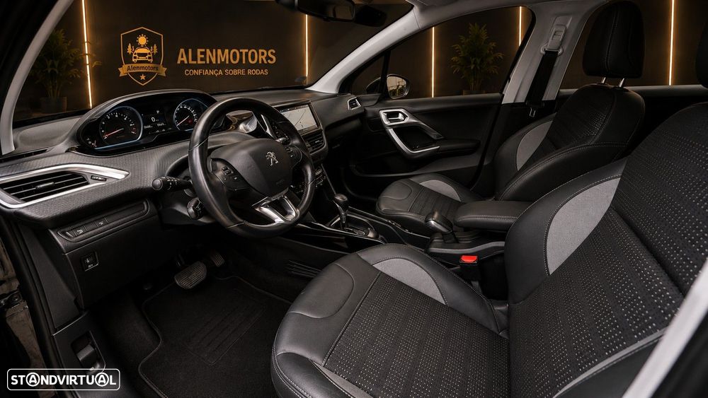 Peugeot 2008 1.2 PureTech Allure EAT6 - 17