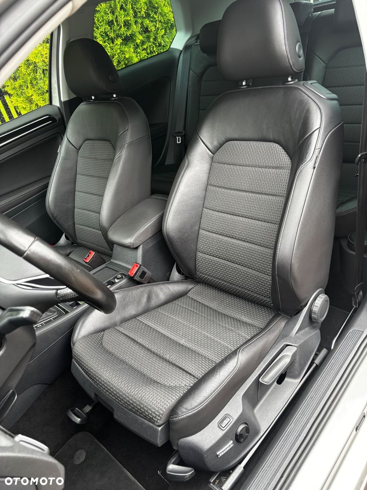 Volkswagen Golf ver-2-0-bluetdi-highline - 9