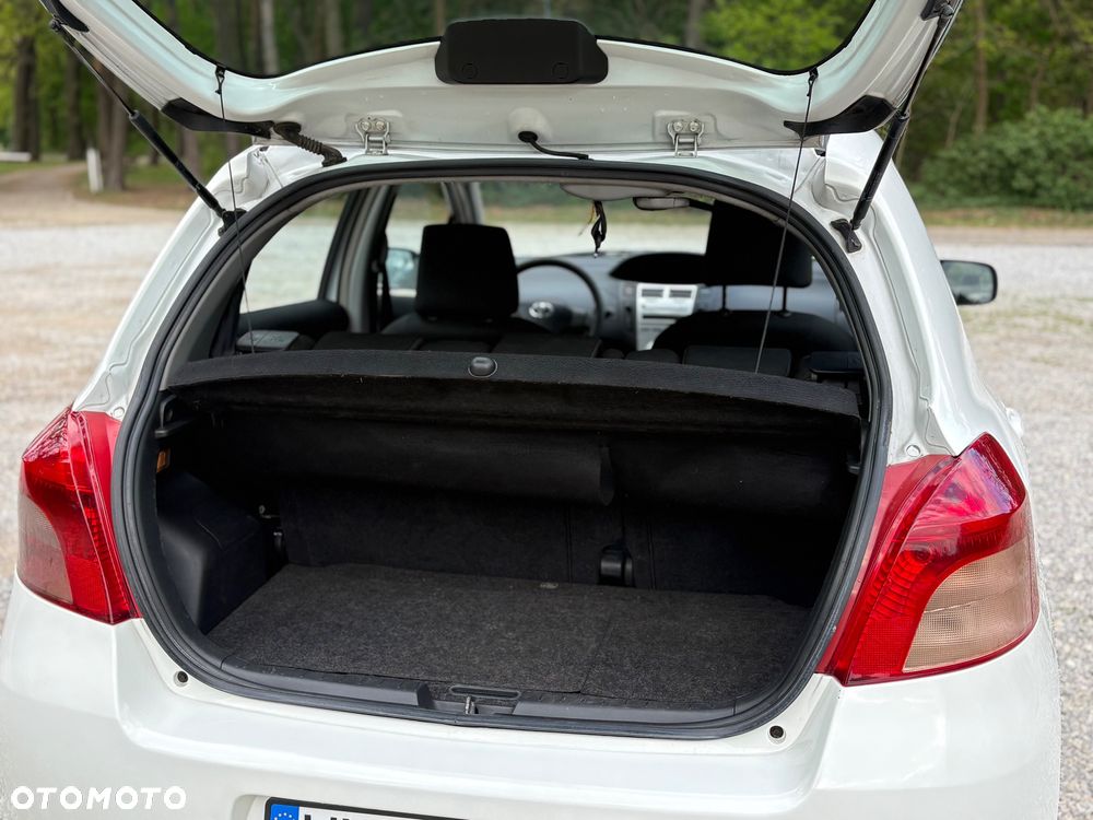 Toyota Yaris 1.0 Luna A/C - 16