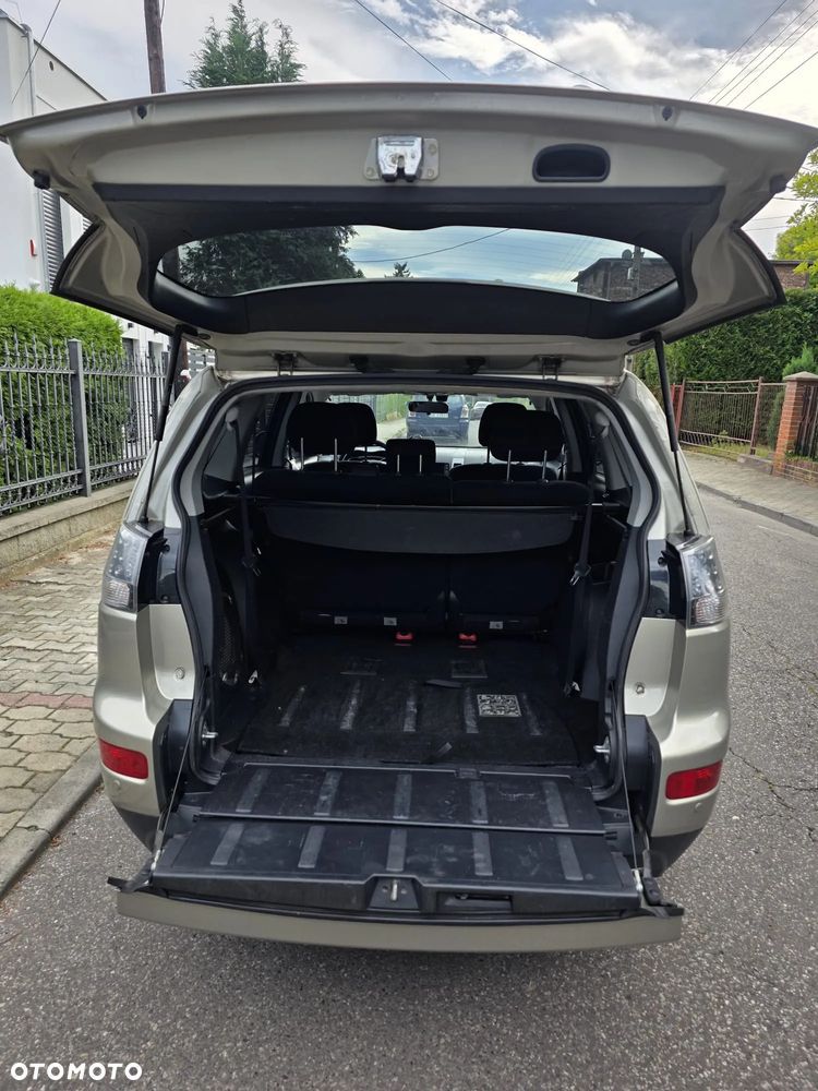 Mitsubishi Outlander 2.2 DID Intense + - 9