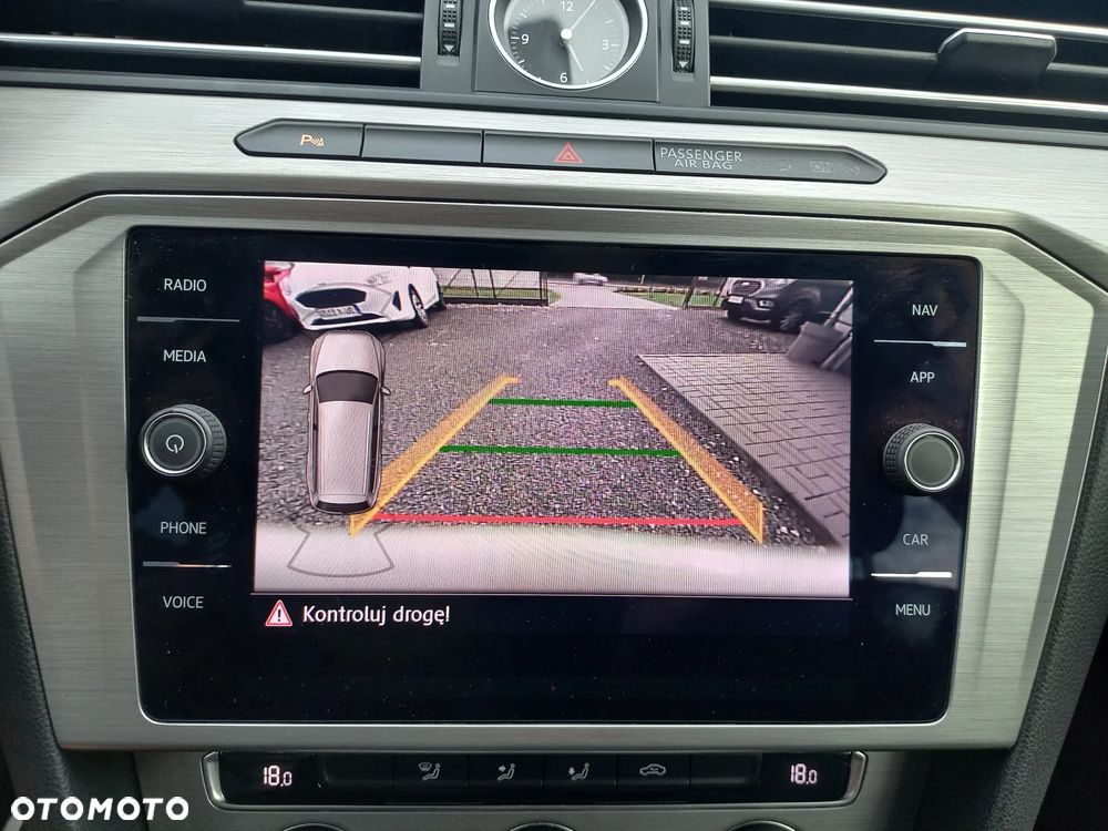 Volkswagen Passat - 25