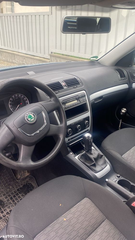 Skoda Octavia 1.6 MPI Ambiente - 9
