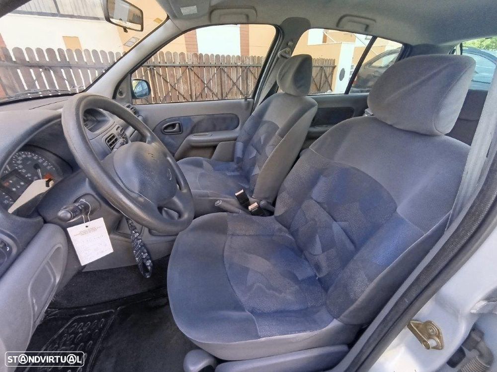 Renault Clio 1.2 RN - 11