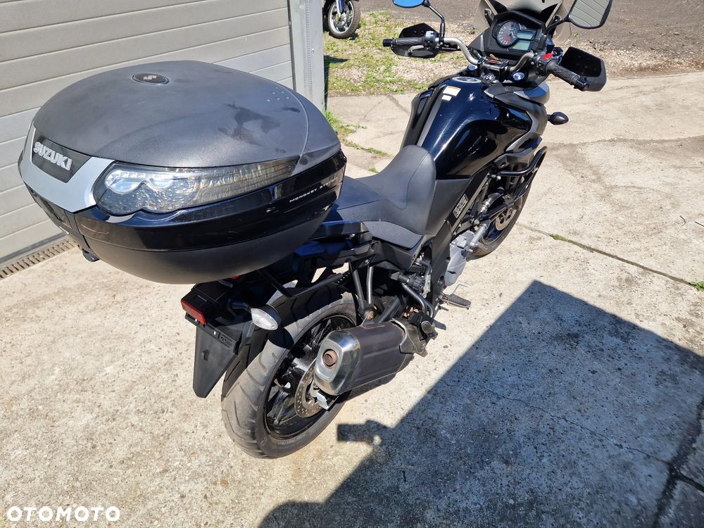 Suzuki V-STROM - 10