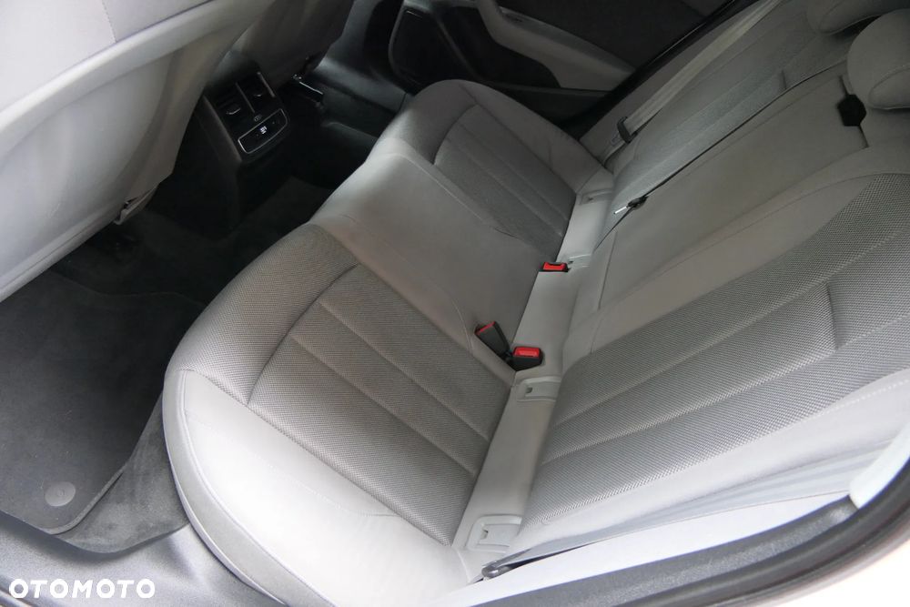 Audi A4 Avant 2.0 TDI - 24