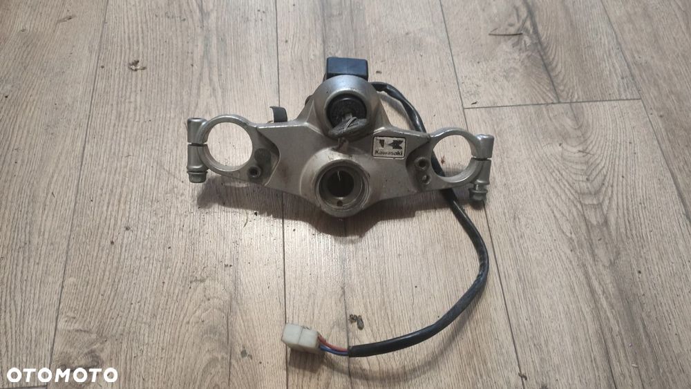 EU PÓŁKA GÓRNA STACYJKA KAWASAKI ZZR 1200 02-05 - 1
