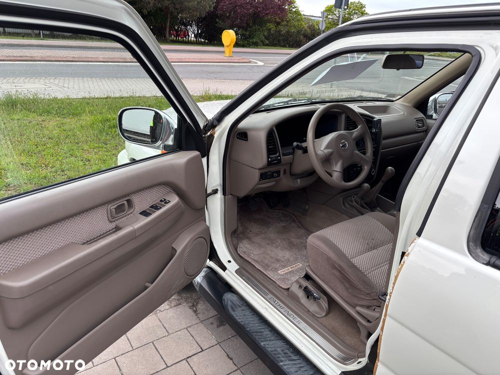 Nissan Pathfinder - 9
