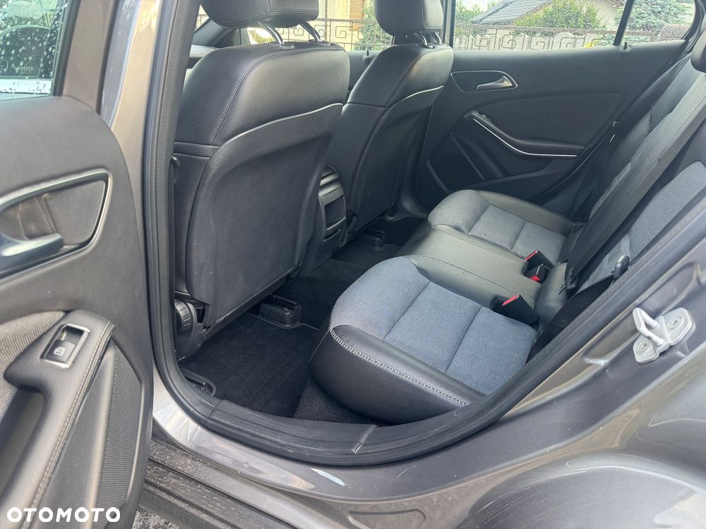 Mercedes-Benz GLA 200 d 4Matic 7G-DCT SCORE - 10