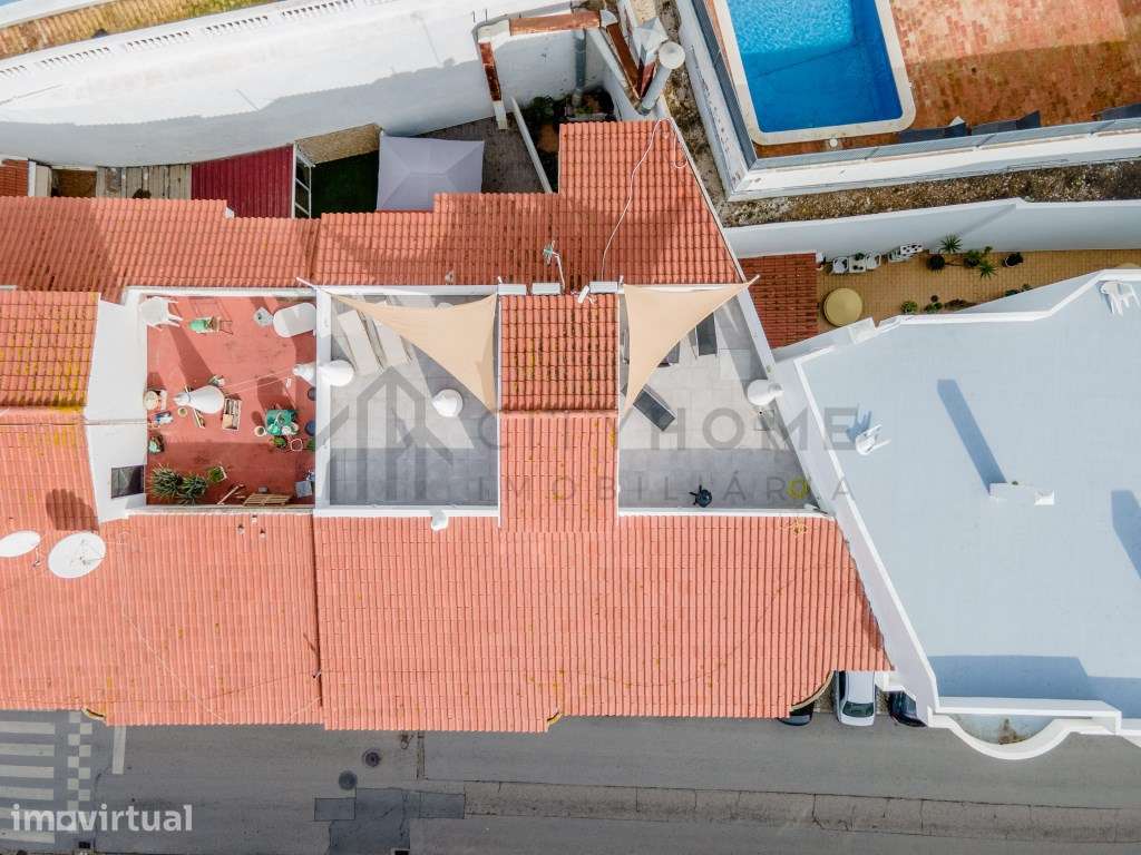 Apartamento T2 Remodelado com Rooftop em Carvoeiro - Grande imagem: 2/34
